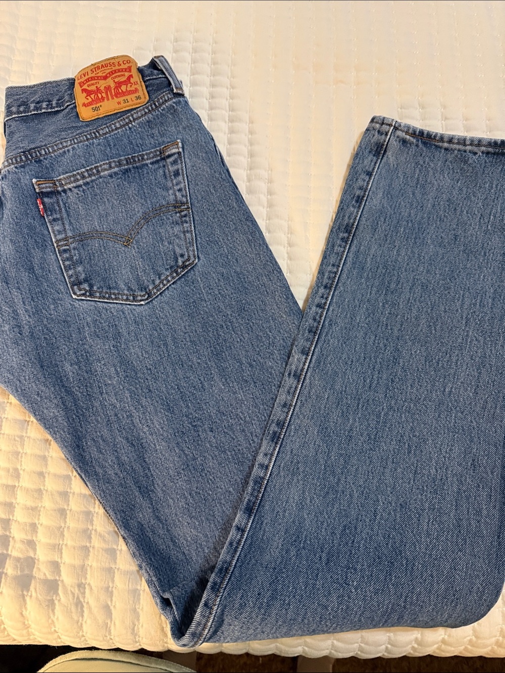 Levi's Men's Straight-Leg Medium Blue Denim Jeans